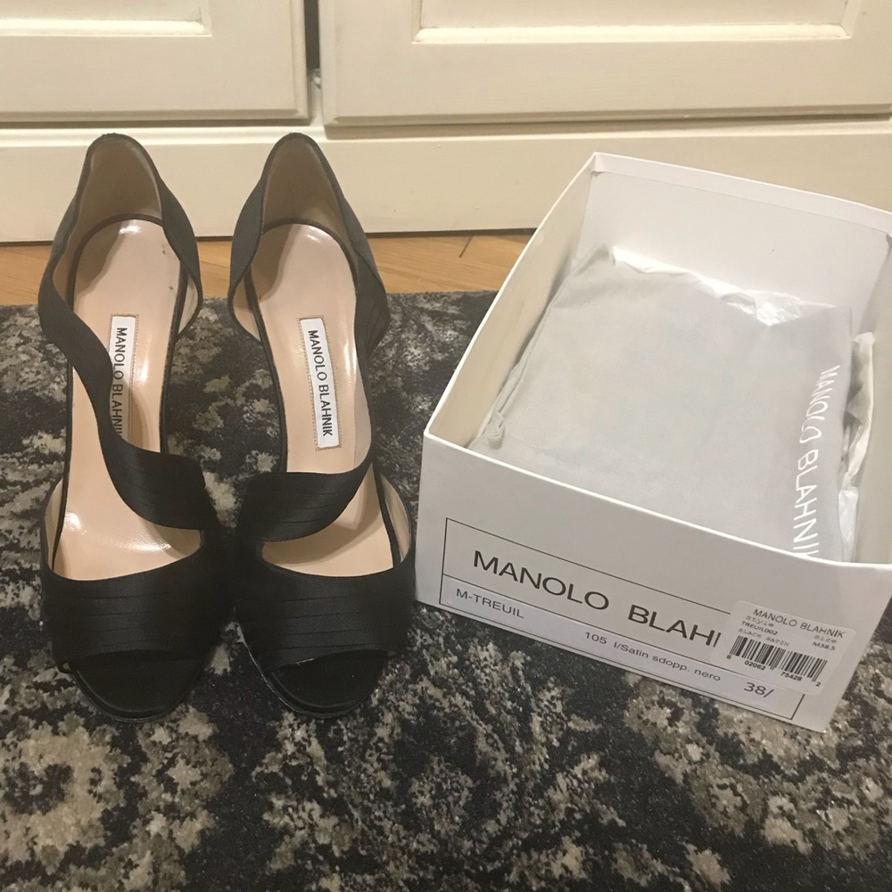 ⏰ Black Manolo Blahnik satin heels ⏰